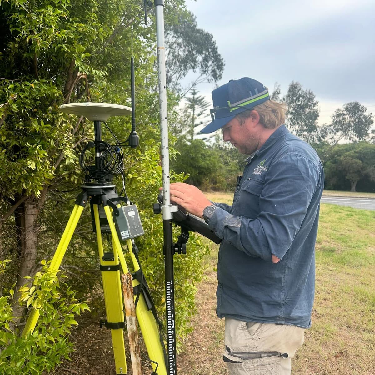 GPS & UTS precision earthworks equipment